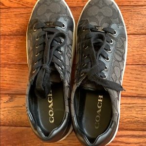 Coach sneakers in black in size 7 😊😊